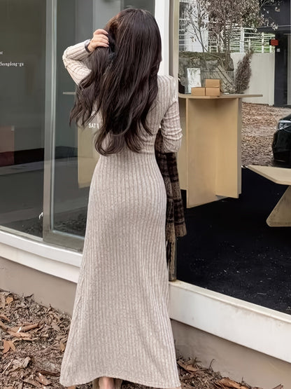 Katariina | Casual and Effortless winter Dress