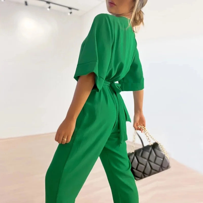 Analiza® | Simple jumpsuit with a V-neckline and short sleeves